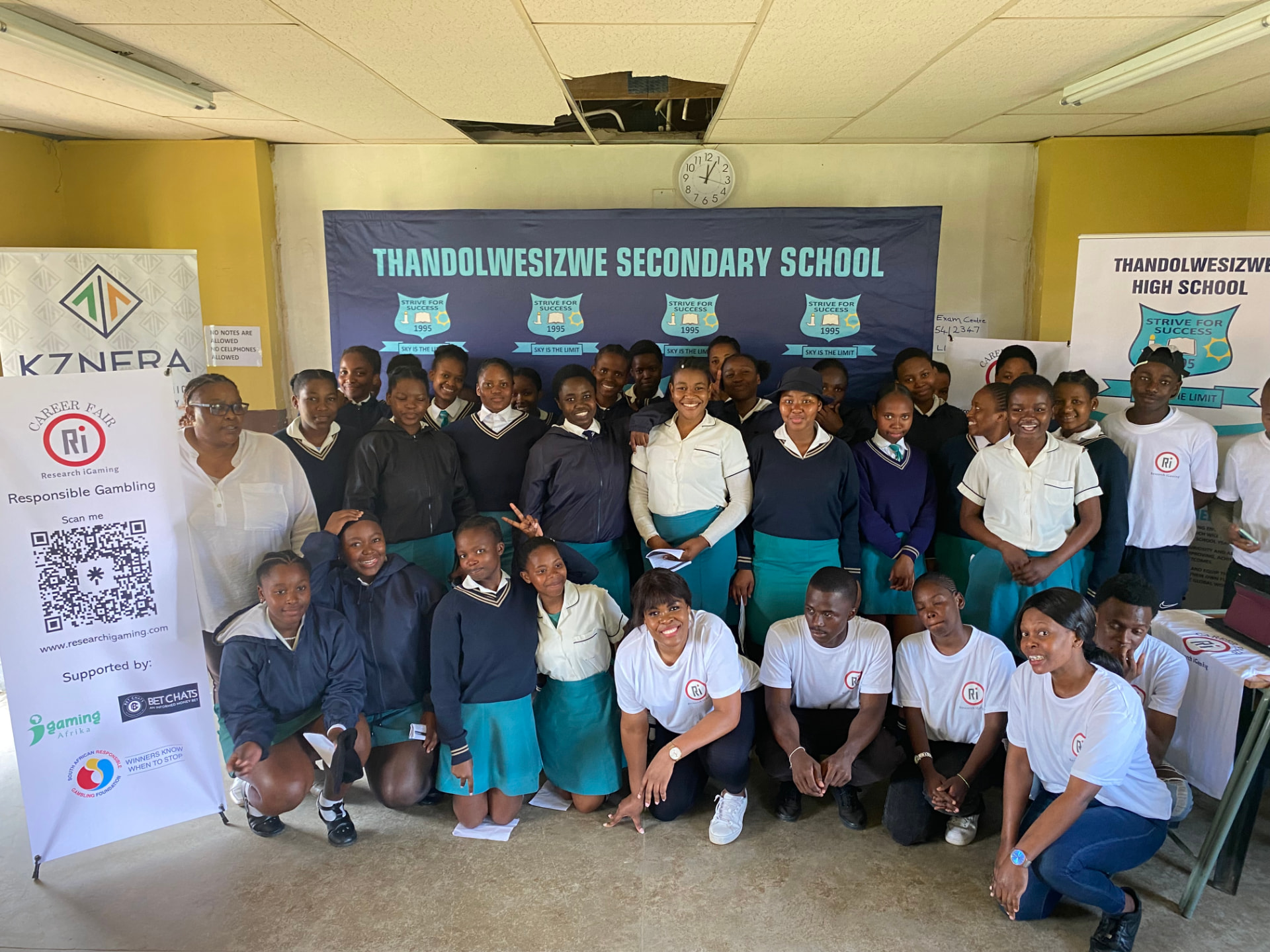 Group photo with students at a school career fair